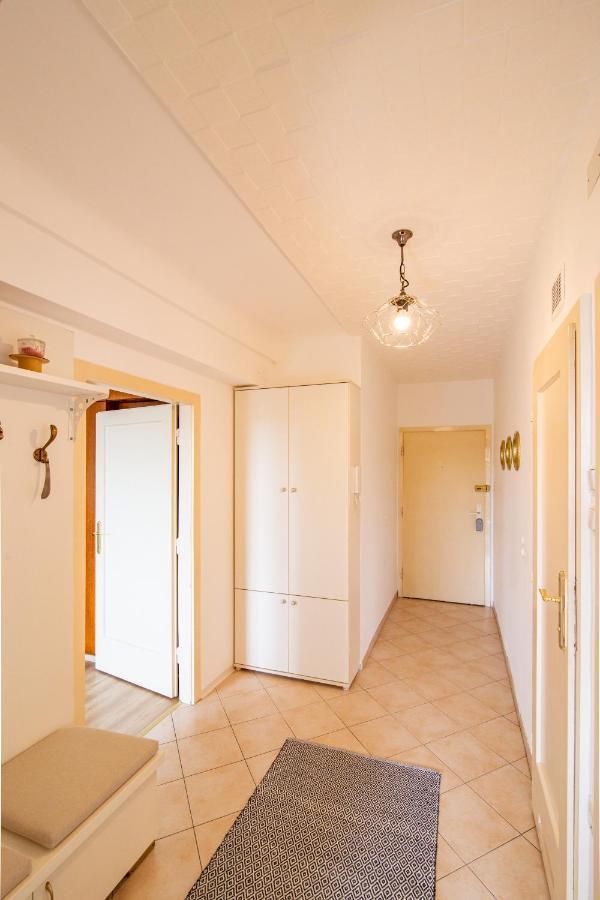 Best Rated Central Apartment Vienna - Ac, Wifi, 24H7Days Self Check-In, Board Games, Netflix 外观 照片